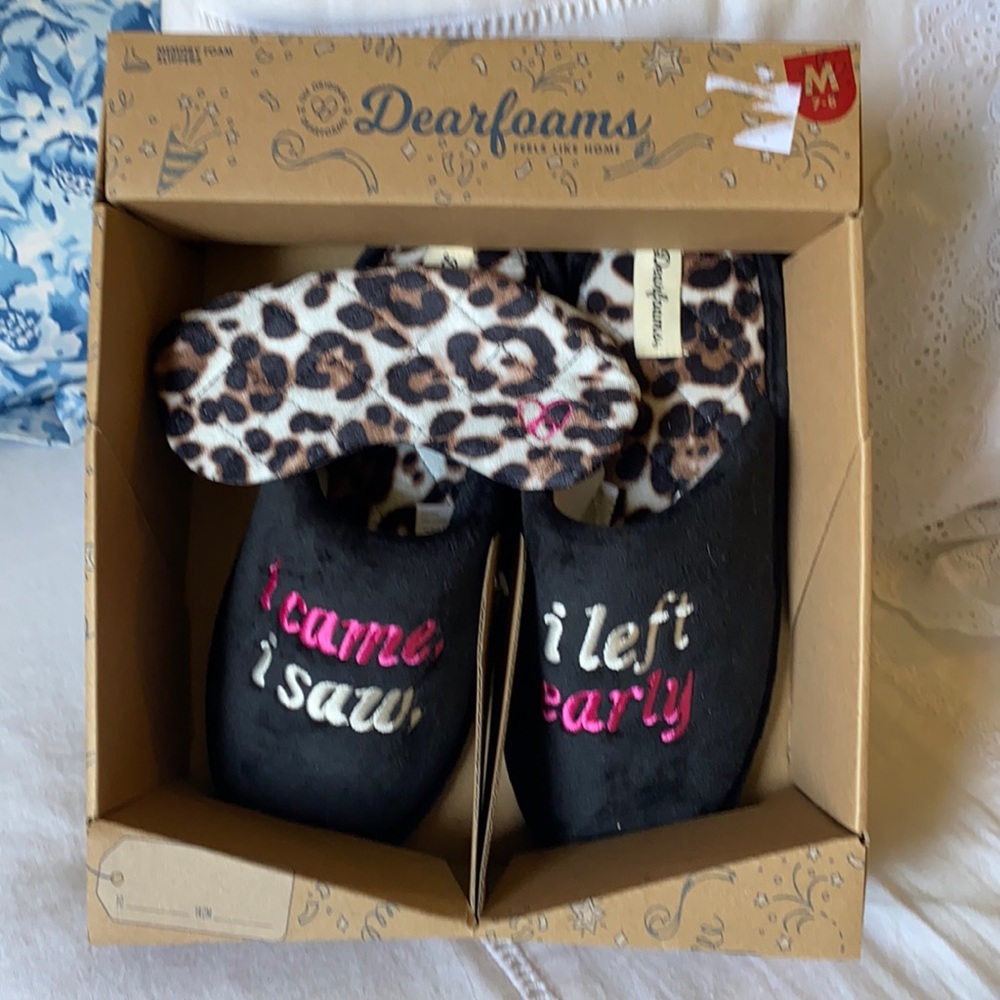 NIB NWT Dearfoams slipper and sleep mask combo